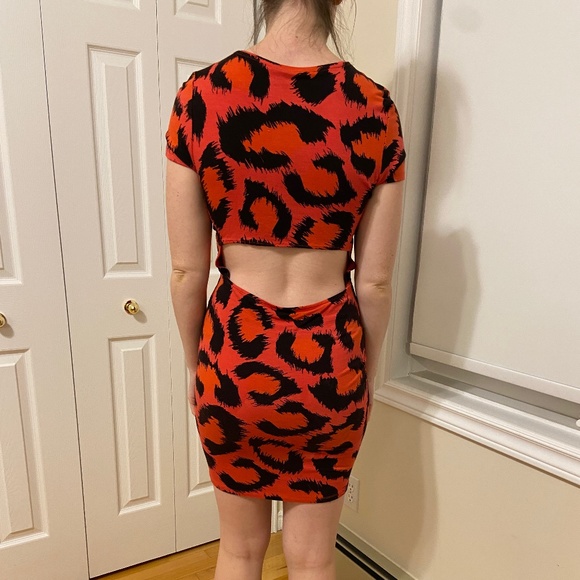Topshop Leopard Print Cut-Out Back Dress (Size 8P) - Picture 2 of 12